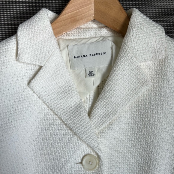*gently used* Banana Republic white blazer (size S) - Picture 2 of 8